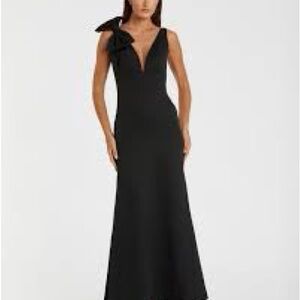 Mac Duggal Elegant Black One Shoulder Gown